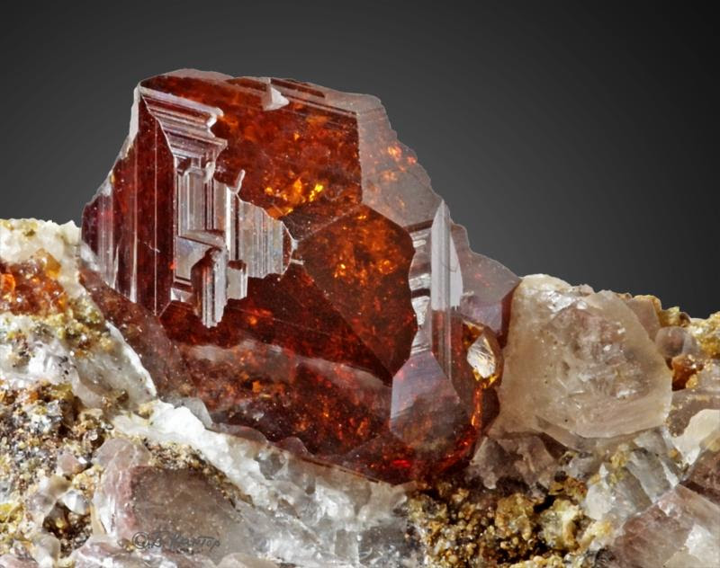 Gemstone Gem Notes: Garnet Meaning and&nbsp;Properties